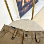 1V, SS Autumn/Winter New Men's Business Plush Thick Casual Pants Western Pants, platinum level perfect appearance, directly entering the counter nature, extremely awesome micro elastic fabric casual pants, is a rare item in the industry in recent years. The quality, craftsmanship, fabric, and accessories subvert imagination, and the details are exquisitely researched. Customized original elastic cotton fabric! Creating a rebellious and tough personality color, the unique logo adds a lot of points, clever and exquisite, and the cutting and design continue the modern simplicity and efficiency of Italian style, bringing the tone of fashion aesthetics to the extreme. 29-38, no 35, 37 (please indicate waist circumference when placing an order) - Image 4