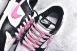#NK Dunk Black Pink 蒸汽木偶 雾野樱花 SB低帮休闲板鞋 CW1590-100
#设计灵感来自于雾野樱花，在鞋面展现出樱花的浪漫和美丽，传递摆脱世俗的眼光。将Swoosh喷绘粉色，鞋面整体使用配色黑粉色，中底与鞋面颜色相呼应，搭配协调，细节丰富耐看。
尺码：35.5 36 36.5 37.5 38 38.5 39 40 - Image 9