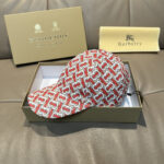 Comes with a box bag, Burberry's new baseball cap, genuine custom molded, brand new TB pattern, original version 💰 U printed fabric, meticulously crafted and flawless, of original factory quality, exclusively photographed in person, with fast assembly speed!
