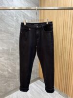 【Armani Jeans | Classic Denim, Embossed with Luxury DNA】 When streetwear meets haute couture, a pair of jeans can become a badge of status.
Deconstructing the language of denim with centuries-old craftsmanship, we infuse every inch of fabric with a modern attitude and luxurious details, making everyday wear a silent declaration of taste.
✨ A pair of jeans is an attitude, and even more so, a legacy.
It's not just a wardrobe essential, but also an interpretation of the brand's spirit—
"From suitcases to jeans, we have always defined the boundaries of luxury with the ultimate craftsmanship."
Sizes: 28-42 - Image 2