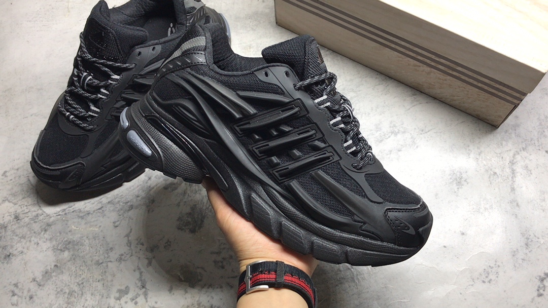 ▪公司级别
Pharrell x adidas Adistar Jellyfish 低帮复古风老爹鞋