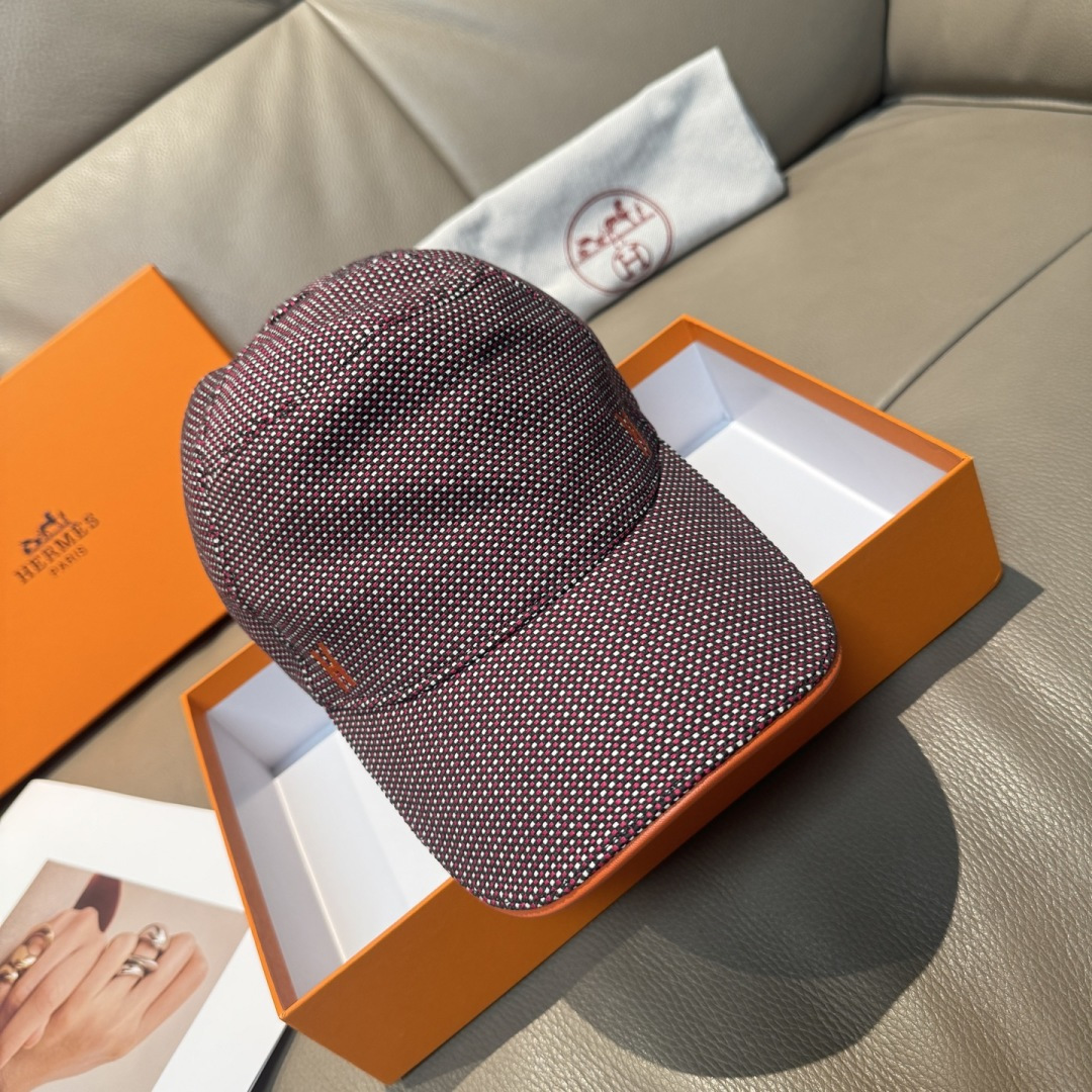 配盒子布袋，HERMÈS (爱马仕)原单棒球帽，经典H， 正品开模订制，原版透气帆布面料+头层牛皮，原厂精钢调节扣，做工细致，时尚帅气质量超赞！