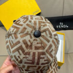 New shipment!Comes with box bag, Fendi's new original baseball cap, double F-jacquard, a perennial hot selling item at the counter, with excellent reputation. Customized 1:1 mold, original jacquard sail fabric+top layer cowhide, lightweight and breathable! Excellent quality, basic head circumference of 56, adjustable patch. - Image 5