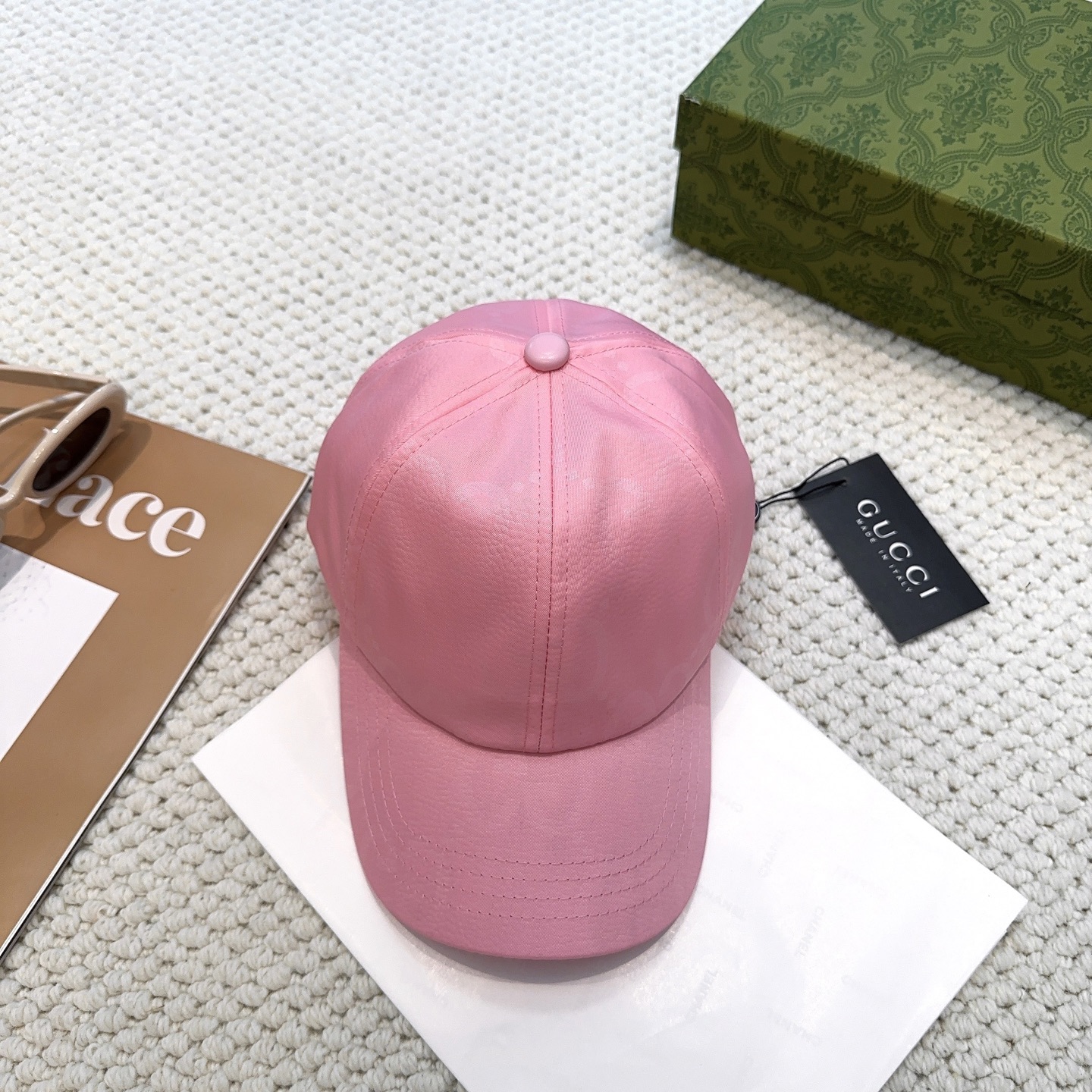 Original order qualityGUCCI Gucci baseball cap 🧢 New Gucci baseball cap on official website 🧢 The hot trend is coming! The craftsmanship is very exquisite, high-end, atmospheric and upscale! Low profile luxury, easy to carry! Run volume!
