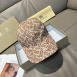Comes with box and bag, Burberry's latest baseball cap, genuine custom made, brand new TB pattern, original printed fabric, meticulously crafted and flawless, original factory quality, exclusive physical shooting, easy to assemble!
