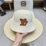 Dior新款爆款兔毛桶帽
遮脸帽 出街必备款！ - Image 6