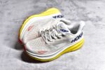 纯原级别 HOKA ONE ONE Clifton 克里夫顿9代专业性能减震公路跑步鞋 轻盈透气的针织网面和纱线的使用让鞋面更挺拔 增强鞋面的强度和支撑性能 搭配柔软的鞋舌 让双脚在舒适包裹中跑的更加畅快 全新泡棉中底 柔软的同时增强回弹性能 为不同跑者提供更平稳流畅的脚感 带来全面的缓冲保护 根据人体工程学设计的延长拉襟 后跟处弹软的海绵填充舒适固定 避免掉跟和摩擦 相比上一代光滑的内衬 Clifton 9的内衬增强了摩擦力 避免双脚在鞋内滑动 SIZE：36 36.5 37.5 38 38.5 39 40 40.5 41 42 42.5 43 44 44.5 45 - Image 7