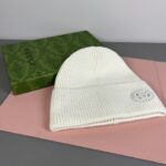 Comes with dust bagGucci official website knitted hat 😘  Cashmere material 🙆🏻 New products on the official website 😱 Simple and elegant 👍  The tight knitting method is very thick, soft and comfortable 🙈 Warm and stylish ❤️ can't bear to put it down 👍 Dear, hurry up and get it 👍😘 Same gender design! - Image 3