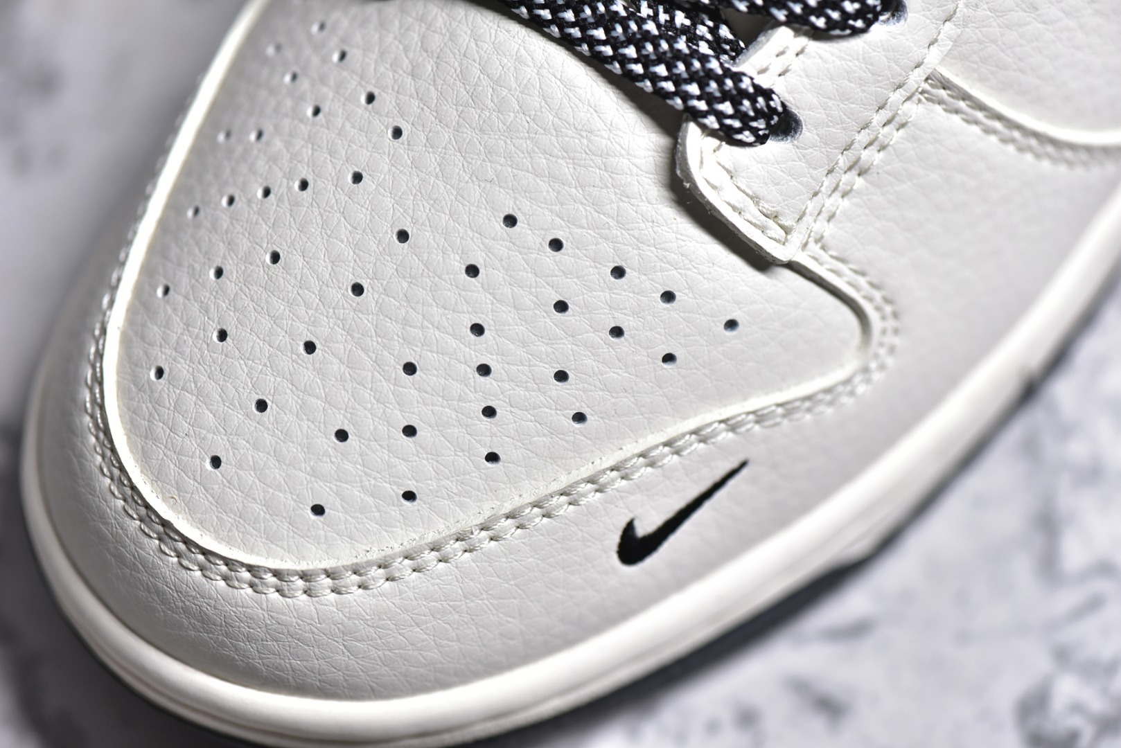 ▪️细节鉴定
NK SB Dunk Low 米白黑勾 低帮休闲板鞋