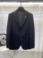 LV2025 autumn new men's casual wool suit jacket, made of high-end custom high-density suit fabric, with finished garments treated with silk gloss, super soft and comfortable, with an excellent texture. Fashionable and stylish upper body, meticulously crafted. The visual effect is super strong. Original tailoring at the counter, all original hardware accessories, and a unique trendy item in the wardrobe. Size: M-3XL 178 140kg L slim fit, maximum weight for wearing 190kg - Image 3