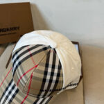 Burberry's new early spring baseball cap, simple yet fashionable, suitable for both men and women! High quality products, enjoy a sense of premium quality! - Image 3