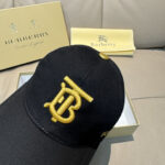 Comes with a box bag, Burberry's new original baseball cap, 1:1 custom mold, and a brand new three-dimensional warhorse embroidery, exquisite and flawless! Original canvas fabric+top layer cowhide, meticulous workmanship, original factory quality, exclusive physical photography. Black and white two-color shipping. - Image 4