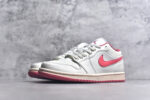 ▪🐼权威实拍💯#A
新货🚀#Air Jordan AJ1 Low 低帮 米白粉 DC0774-109 全新流水线出品 DT版本唯一平替选择 市场第二梯队最强版 全部原鞋开发 原楦原纸板开发 全鞋电脑针车 原厂内置全掌气垫 原盒内在原标 唯一Zp原版鞋带绑法 免检产品 全新2022版型 全头层皮料 完美零毛边处理 原厂配置全掌气垫 价格定位良心 几十个配色陆续出货 实拍调校N版已经零色差零失真 百分百还原实物色彩所见即所得 不存在货不对板色差等低级问题 选购参考实物拍摄 不混卖不参货 只用心做好货严格选品 承诺混一赔十 SIZE：36 36.5 37.5 38 38.5 39 40 40.5 41 42 42.5 43 44 44.5 45 46 - Image 2