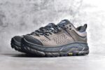 HOKA ONE ONE Tor Uitra Low 托亚潮流户外越野登山功能鞋 鞋款利用机能、户外、复古元素将都市型格与户外机能无缝结合 既能自由穿梭于城市的钢筋水泥之间 也能轻松演绎山系潮流搭配 全粒面皮革结合模压鞋口 提升持久耐穿度 直至鞋头的鞋带设计 舒适灵活的调节 搭配鞋头处HOKA ONE ONE飞翼纹饰 营造了个性十足的张扬气场 Tor Ultra 配备 Vibram® 鞋底与 EVA 和RMAT® 中底 给穿著者最佳的抓地力及舒适性 另外中底的金属摇杆可稳定脚部行程 当走过崎岖山路时依然让脚部得到平稳的感觉 而整对鞋以皮革和耐用尼龙布材打造 与坚固的鞋底相结合，可以牢固地支撑脚部和脚踝 另外外层搭载的Event技术 保持鞋履防水以及鞋内透气作用 
尺码：36 36.5 37.5 38 38.5 39 40 40.5 41 42 42.5 43 44 45 46 - Image 2