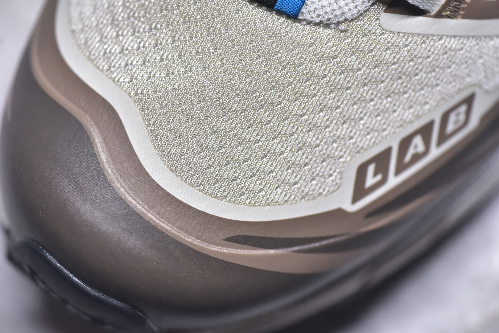 ▪细节鉴定
法国户外品牌-萨洛蒙 Salomon XT-6 萨洛蒙复古潮流户外机能登山跑鞋