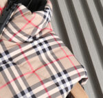 巴宝莉 秋冬季新品🌟时尚顶级马甲羽绒棉服填充进口羽绒朵，进口面料，加厚棉服里布最高标准，绝不跑绒，辅料五金全部原厂定做，10年专注服装生产，保证每件衣服的平整性，羽绒服界的劳斯莱斯！尺码：M～XXXL 下单报身高体重 - Image 11