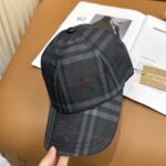 🧢 Burberry's new original baseball cap is a hot selling item at the counter. It features a pure cotton lining, perfect fit, original quality, exclusive physical shooting, and is suitable for both men and women - Image 2