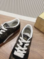 Fendi芬迪板鞋首款大头运动鞋~~fendi match篮球运动鞋，最新元素注入加FF复古的设计，超经典百搭系列……
鞋面采用牛皮和牛猄拼接组合，侧面凸起的双F logo，内里采用毛巾布里，TPU发泡组合双色大底不一般的舒适！情侣款35-44(男码加10) - Image 7