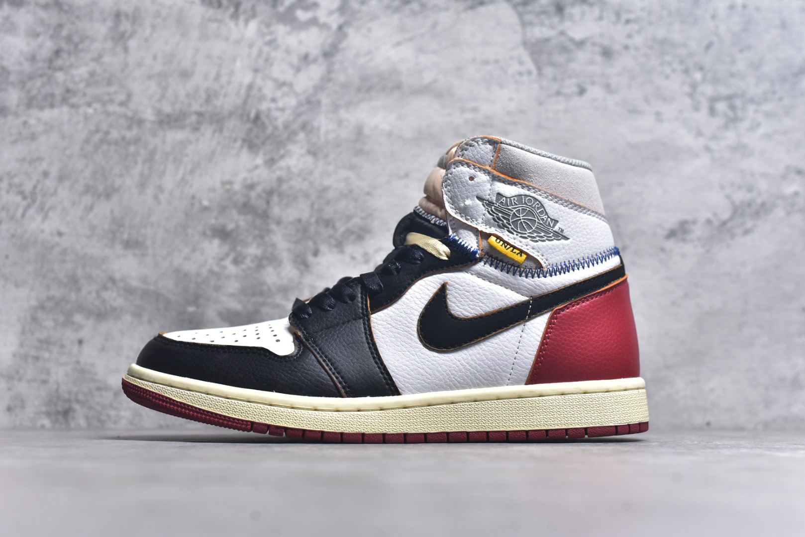 ▪🐼权威实拍💯#A
新货🚀#Union x Air Jordan 1 Retro High高帮aj1 乔丹一代经典复古运动篮球板鞋 

大厂福利 全头层皮料
原楦原纸板 细节如图所
尺码: 36 36.5 37.5 38 38.5 39 40 40.5 41 42 42.5 43 44 44.5 45 46 47.5