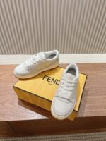 男码加10  Fendi芬迪板鞋首款大头运动鞋~~fendi match篮球运动鞋，最新元素注入加FF复古的设计，超经典百搭系列……
鞋面采用牛皮和牛猄拼接组合，侧面凸起的双F logo，内里采用毛巾布里，TPU发泡组合双色大底不一般的舒适！情侣款35-44 - Image 4