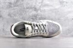 #Nk SB Dunk Low 斯图西联名-灰白浅灰勾 周年高端定制 低帮休闲板鞋 SJ2068-302
#定制鞋盒 大厂纯原品质出货 超高清洁度 皮料切割干净无任何毛边 细节完美
尺码：36 36.5 37.5 38 38.5 39 40 40.5 41 42 42.5 43 44 44.5 45 - Image 4