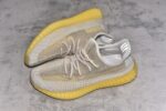 独家纯原 满天星 新批次 Yeezy 350V2 原纸版 原鞋开模完美打造 采用辰元飞织鱼丝网原厂面 非进口机台 大底原厂半透明RB巴斯夫满钉大底  原厂东莞百宏3M反光鞋带 质感一致 原厂鑫成新粉原鞋垫 LOGO胶浆印花 钛金针与高士马克线针车精工打造 一切遵循原厂指令单采购同源原材 采购全套原厂进口材料 原纸版 原楦头 市场最强批次 SIZE：36 36.5 37 38 38.5 39 40 40.5 41 42 42.5 43 44 44.5 45 46 47 48 - Image 7