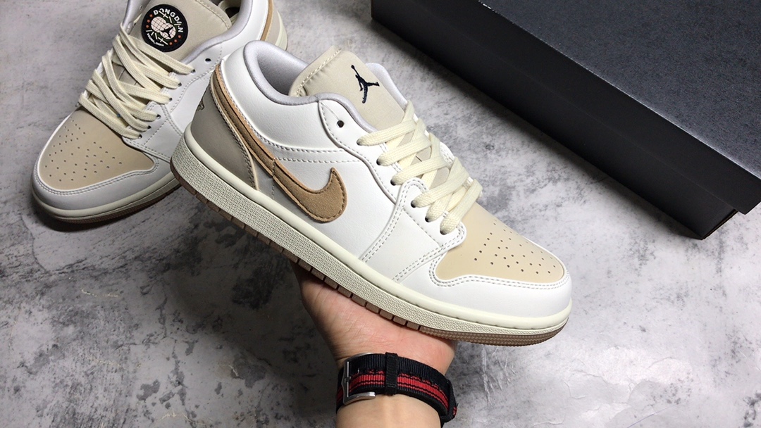 ▪公司级别
Air Jordan AJ1 Low 低帮 白棕