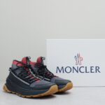 Moncler男士 Monte Runner 防水针织运动鞋
  该系列运动鞋延续了品牌的山地基因，透气防水，耐磨实穿，设计橡胶复合鞋底 适用于任何地形，具有耐久性和出色抓地力，增强缓冲和回弹力 搭配TPU尾翼，
  无论是都市漫游还是各类山地户外运动，都能轻松驾驭，潮酷个性叉充满科技感的外观，喜Gorpcore户外机能风的千万不能错过户外跑步都市漫步设计
Size:38-45 - Image 2