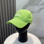 防尘袋
👒罗意威👒LOEWE新款原标设计棒球帽🧢质感超好，外部线条定位标准，做工精细，简约大气低价走量！