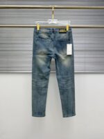 【Gucci Jeans | Classic Denim, Engraved with Luxury DNA】 When street style meets haute couture, a pair of jeans can become a badge of status.
Deconstructing the language of denim with centuries-old craftsmanship, we infuse every inch of fabric with a modern attitude and luxurious details, making everyday wear a silent declaration of taste.
✨ A pair of jeans is an attitude, and even more so, a legacy.
It's not just a wardrobe essential, but also an interpretation of the brand's spirit—
"From suitcases to jeans, we have always defined the boundaries of luxury with the ultimate craftsmanship."
Sizes: 28-42 - Image 9