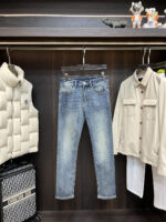 【Armani Jeans | Classic Denim, Embossed with Luxury DNA】 When streetwear meets haute couture, a pair of jeans can become a badge of status.
Deconstructing the language of denim with centuries-old craftsmanship, we infuse every inch of fabric with a modern attitude and luxurious details, making everyday wear a silent declaration of taste.
✨ A pair of jeans is an attitude, and even more so, a legacy.
It's not just a wardrobe essential, but also an interpretation of the brand's spirit—
"From suitcases to jeans, we have always defined the boundaries of luxury with the ultimate craftsmanship."
Sizes: 28-42 - Image 2
