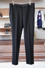 Dior -25SS autumn and winter new suit suit suit 🫑🫑 Two piece trendy and fashionable suit, a must-have item for business elite wardrobes, men's formal wear, fashionable and trendy wear, brand classic logo logo logo super generous, classic styles will be released every quarter! Wearing the pattern is really great, strongly recommended!Sharp and ergonomic tailoring, with a tall and handsome upper body, simple and elegant. Comfortable and slim fit, showcasing a gentlemanly demeanor at a glance. Made from carefully selected suit fabrics, including 20% wool, 18% viscose, 58% polyester, and 4% spandex, the fabric feels soft and delicate, with good luster and elasticity. The waist is made of sheepskin and leather, and is adorned with Louis Vuitton's soul logo embossed with letters! The silhouette and waist cinching add more comfort to the dressing of stylish men, making them look slim yet handsome!Used for making high-end professional and business formal suits, renowned worldwide for its classic and solemn design style. A high-end business casual suit set that requires high craftsmanship, takes a long time to make, and can be worn all year round!The fabric is flat, with a smooth and full texture, and a firm appearance. It is made of high-quality cotton wool material, and the quality of the material is visible when tied tightly.Regarding details: The high-end suit is cut with a modern feel, combining traditional cutting art with modern production techniques. It adopts fully imported automatic cutting pieces, with almost zero error in each piece of fabric, and then hand sewn by top tailors to ensure the fit and beauty of every part. The front two layers are saved, and according to the principles of ergonomics, it is slim fitting but not tight fitting. The elastic of the cow tendons on both sides of the waistband of the trousers can be adjusted! Not wearing tight waists!Classic collar design, classic style without conservatism, simple and elegant. The lining of the collar is made of pure handmade tribute needles, and we insist on hand sewing handicrafts, all of which are from the hands of experienced craftsmen. The quotation is based on the labor and time consumption per meter, and each stitch is rigorous and excellent, without any burrs or stitches on both sides. Handcrafted sleeves, hand nail buckles, hand calibration, and handmade threading can be seen everywhere, delicate and smooth, effectively reducing static electricity in autumn and winter, creating a high sense of unity on the surface and inside. It is worth buying for any man, as it can boost your face in various formal occasions!Color: Black【 Size 】: 46-56