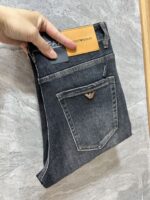 【Armani Jeans | Classic Denim, Embossed with Luxury DNA】 When streetwear meets haute couture, a pair of jeans can become a badge of status.
Deconstructing the language of denim with centuries-old craftsmanship, we infuse every inch of fabric with a modern attitude and luxurious details, making everyday wear a silent declaration of taste.
✨ A pair of jeans is an attitude, and even more so, a legacy.
It's not just a wardrobe essential, but also an interpretation of the brand's spirit—
"From suitcases to jeans, we have always defined the boundaries of luxury with the ultimate craftsmanship."
Sizes: 28-42