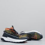 Moncler男士 Monte Runner 防水针织运动鞋
  该系列运动鞋延续了品牌的山地基因，透气防水，耐磨实穿，设计橡胶复合鞋底 适用于任何地形，具有耐久性和出色抓地力，增强缓冲和回弹力 搭配TPU尾翼，
  无论是都市漫游还是各类山地户外运动，都能轻松驾驭，潮酷个性叉充满科技感的外观，喜Gorpcore户外机能风的千万不能错过户外跑步都市漫步设计
Size:38-45 - Image 7