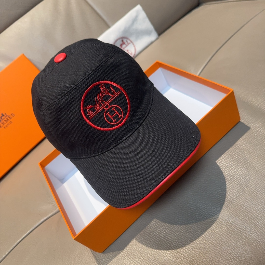 配盒子布袋，HERMÈS (爱马仕)原单棒球帽，经典H， 正品开模订制，原版透气帆布面料+头层牛皮，原厂精钢调节扣，做工细致，时尚帅气质量超赞！