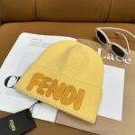 Fendi FENDI Knitted Hat 😘 😱 Simple and elegant 👍  The tight knitting method is very thick, soft and comfortable 🙈 Warm and stylish ❤️ can't bear to put it down 👍 Dear, hurry up and get it 👍😘 Same gender design! - Image 6