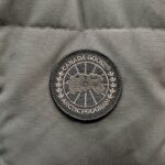 💰Canada Goose加拿大鹅男女同款羽绒马甲
➖ 正品同步防伪芯片感应！
➖ 进口百灵达绣花机定制万针绣花标！
➖ 进口21支涤棉混纺原厂面料，采用Feather-Light 10D防水涂层面料，由84.5的聚酯纤维和15.5的棉制成，100%全网最好手感！
➖ 正品官网同步国标95白鸭绒！等一系列误导！
➖ 100%尼龙nylon里布双重双层封禁设计，防止跑绒，领口及口袋内里采用顶级摇粒绒保暖又舒适！
➖ 吉田YKK客供原厂定制电镀拉头，双向可锁定拉链，紧实顺滑不掉漆！
➖ 3M复合原版魔术贴经久耐用，辅料五金全部拆版定做！
尺码：XS-XXL - Image 5