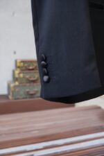 Dior -25SS autumn and winter new suit suit suit 🫑🫑 Two piece trendy and fashionable suit, a must-have item for business elite wardrobes, men's formal wear, fashionable and trendy wear, brand classic logo logo logo super generous, classic styles will be released every quarter! Wearing the pattern is really great, strongly recommended!Sharp and ergonomic tailoring, with a tall and handsome upper body, simple and elegant. Comfortable and slim fit, showcasing a gentlemanly demeanor at a glance. Made from carefully selected suit fabrics, including 20% wool, 18% viscose, 58% polyester, and 4% spandex, the fabric feels soft and delicate, with good luster and elasticity. The waist is made of sheepskin and leather, and is adorned with Louis Vuitton's soul logo embossed with letters! The silhouette and waist cinching add more comfort to the dressing of stylish men, making them look slim yet handsome!Used for making high-end professional and business formal suits, renowned worldwide for its classic and solemn design style. A high-end business casual suit set that requires high craftsmanship, takes a long time to make, and can be worn all year round!The fabric is flat, with a smooth and full texture, and a firm appearance. It is made of high-quality cotton wool material, and the quality of the material is visible when tied tightly.Regarding details: The high-end suit is cut with a modern feel, combining traditional cutting art with modern production techniques. It adopts fully imported automatic cutting pieces, with almost zero error in each piece of fabric, and then hand sewn by top tailors to ensure the fit and beauty of every part. The front two layers are saved, and according to the principles of ergonomics, it is slim fitting but not tight fitting. The elastic of the cow tendons on both sides of the waistband of the trousers can be adjusted! Not wearing tight waists!Classic collar design, classic style without conservatism, simple and elegant. The lining of the collar is made of pure handmade tribute needles, and we insist on hand sewing handicrafts, all of which are from the hands of experienced craftsmen. The quotation is based on the labor and time consumption per meter, and each stitch is rigorous and excellent, without any burrs or stitches on both sides. Handcrafted sleeves, hand nail buckles, hand calibration, and handmade threading can be seen everywhere, delicate and smooth, effectively reducing static electricity in autumn and winter, creating a high sense of unity on the surface and inside. It is worth buying for any man, as it can boost your face in various formal occasions!Color: Black【 Size 】: 46-56 - Image 8