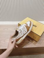 男码加10  Fendi芬迪板鞋首款大头运动鞋~~fendi match篮球运动鞋，最新元素注入加FF复古的设计，超经典百搭系列……
鞋面采用牛皮和牛猄拼接组合，侧面凸起的双F logo，内里采用毛巾布里，TPU发泡组合双色大底不一般的舒适！情侣款35-44 - Image 5