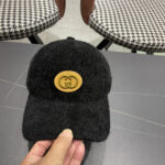 Gucci baseball cap ♥️ GUCCI 🧢 New autumn and winter plush baseball cap, 🔥🎩  The craftsmanship is very exquisite and convenient to carry! Run volume! - Image 6