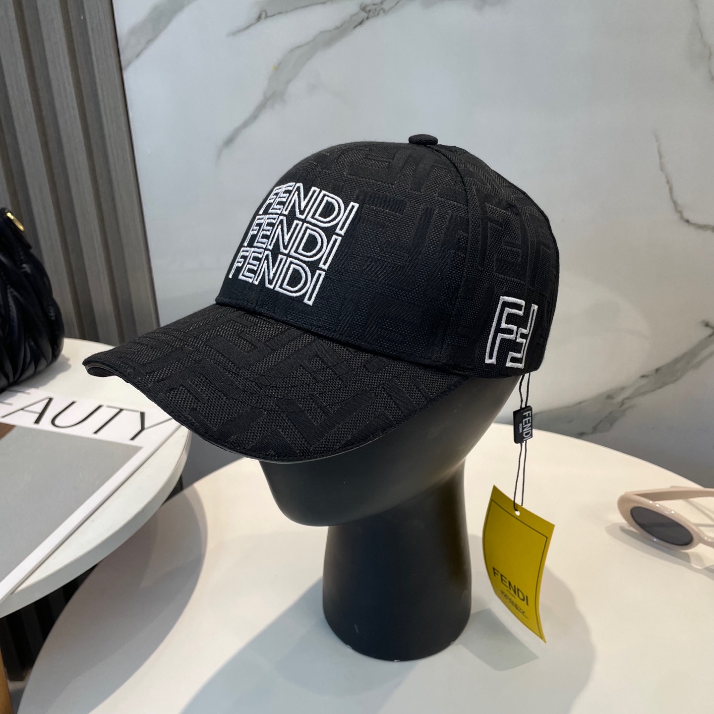 FENDI芬迪 老花系列棒球帽🧢 经典FF中古单品，气质穿搭单品，质量杠杠👍