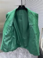 GUCCI 2025 new suit, high-end version! Customized fabrics for counters have high breathability and comfort, impeccable details, and brand element design concepts, reflecting high quality. Delicate and soft to the touch! Presenting casual tailoring, the upper body design is superb! Size range: 48-58 - Image 3