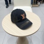 LV路易威登原单刺绣棒球帽  轻盈透气。完美版型，独家实物拍摄，男女适用 - Image 3