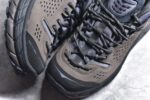 HOKA ONE ONE Tor Uitra Low 托亚潮流户外越野登山功能鞋 鞋款利用机能、户外、复古元素将都市型格与户外机能无缝结合 既能自由穿梭于城市的钢筋水泥之间 也能轻松演绎山系潮流搭配 全粒面皮革结合模压鞋口 提升持久耐穿度 直至鞋头的鞋带设计 舒适灵活的调节 搭配鞋头处HOKA ONE ONE飞翼纹饰 营造了个性十足的张扬气场 Tor Ultra 配备 Vibram® 鞋底与 EVA 和RMAT® 中底 给穿著者最佳的抓地力及舒适性 另外中底的金属摇杆可稳定脚部行程 当走过崎岖山路时依然让脚部得到平稳的感觉 而整对鞋以皮革和耐用尼龙布材打造 与坚固的鞋底相结合，可以牢固地支撑脚部和脚踝 另外外层搭载的Event技术 保持鞋履防水以及鞋内透气作用 
尺码：36 36.5 37.5 38 38.5 39 40 40.5 41 42 42.5 43 44 45 46 - Image 8