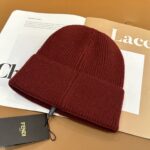 Fendi FENDI Knitted Hat 😘 😱 Simple and elegant 👍  The tight knitting method is very thick, soft and comfortable 🙈 Warm and stylish ❤️ can't bear to put it down 👍 Dear, hurry up and get it 👍😘 Same gender design! - Image 3