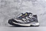 ▪panan权威实拍💯#AR41210
新货🚀#Salomon XT-6 
萨洛蒙复古潮流户外机能登山跑鞋  476904
纯原外贸平台特供订单 
耗时半年巨作 全套原纸板楦头开发 
原厂特供网布配套加持 确保原汁原味
完美呈现版型 原档数据独家私模五层组合大底 
男女鞋同步官方开发至46.5 
原装Ortholite轻量化鞋垫 中底布带钢印编号 
原厂TPU锁扣 进口港宝加持 
后跟自然饱满 还原公司包裹性 
鞋面以“锯齿”状的包裹系统呈现 
在基色底之下加入了各种色点缀 
将公司的最新技术和时尚前卫的造型融入耐用的长跑款式中 
鞋面由 TPU 薄膜制成 并焊接在高耐磨网眼上 使其既时尚又坚固 由 ACS底盘支撑 可增强稳定性和支撑力 以及由橡胶凸耳 Contragrip外底覆盖的 EVA 缓冲中底 旨在应对崎岖的地形 鞋舌上的彩色Salomon 标签、Quicklace 系统以及鞋头、鞋舌和鞋跟上的附加品牌使细节更加完美 让穿着者可以轻松驾驭户外与通勤下的任何运动生活场景 无缝鞋身户外随意纵横 颜值与脚感兼备 出街通勤 绝对非常吸睛 你值得拥有 尺码：36-46（半） - Image 2