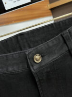 【Armani Jeans | Classic Denim, Embossed with Luxury DNA】 When streetwear meets haute couture, a pair of jeans can become a badge of status.
Deconstructing the language of denim with centuries-old craftsmanship, we infuse every inch of fabric with a modern attitude and luxurious details, making everyday wear a silent declaration of taste.
✨ A pair of jeans is an attitude, and even more so, a legacy.
It's not just a wardrobe essential, but also an interpretation of the brand's spirit—
"From suitcases to jeans, we have always defined the boundaries of luxury with the ultimate craftsmanship."
Sizes: 28-42 - Image 6