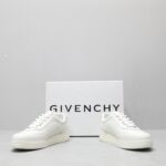 🌟  《顶级品质》
GⅣENCHY纪梵希魔术贴经典款 
专柜官网同步 市面最高版本 原版一比一复刻 四季潮鞋！纪凡希鞋子做工讲究 每一条走线都是按照原版样式 基本做到零瑕疵 媲美专柜 毫无压力 此款鞋即新潮又百搭！
▪️鞋面:进口摩术贴
▪️鞋面:进口头层牛皮
▪️垫脚:羊皮内里
▪️大底:原版TPU
▪️码数:女35一40 男39一44 - Image 2