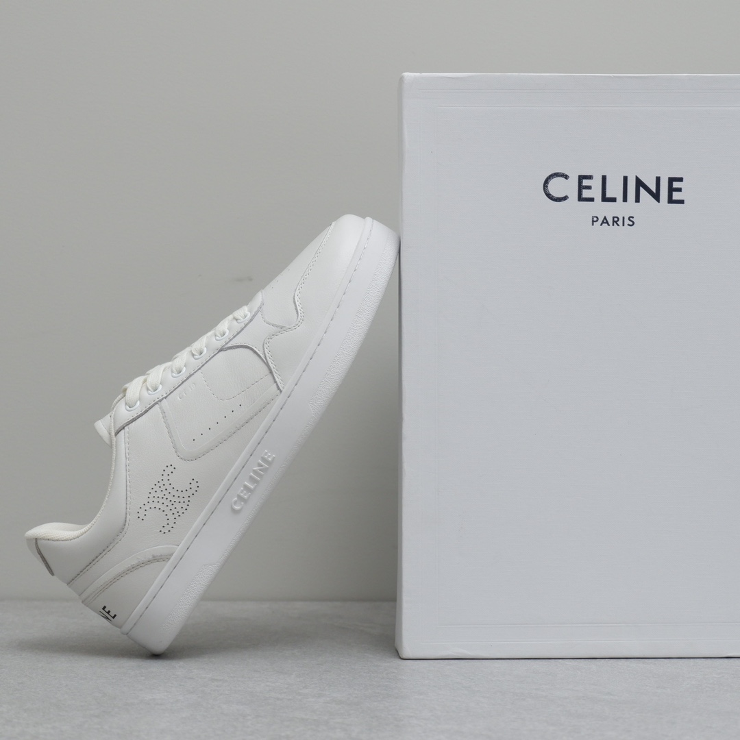 𝐂𝐄𝐋𝐈𝐍𝐄 思琳𝟐𝟎𝟐𝟑/𝐒𝐒新款撞色条纹小白鞋  继Celine熊猫鞋成为很多男生的最爱之后 🔥火爆推出新的配色版型 整体设计简约和经典配色 标志性CELINE 凯旋门镂空LOGO压纹绑带搭配活力色彩 许魏洲、梁靖康自在演绎，定格活力韵律 Size：女码35-40 男码39-44M