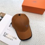 💰新款出货 HERMÈS (爱马仕)最新款原单棒球帽，拼色H，正品开模订制，原版透气帆布面料+原厂精钢调节扣，做工细致，时尚帅气质量超赞！